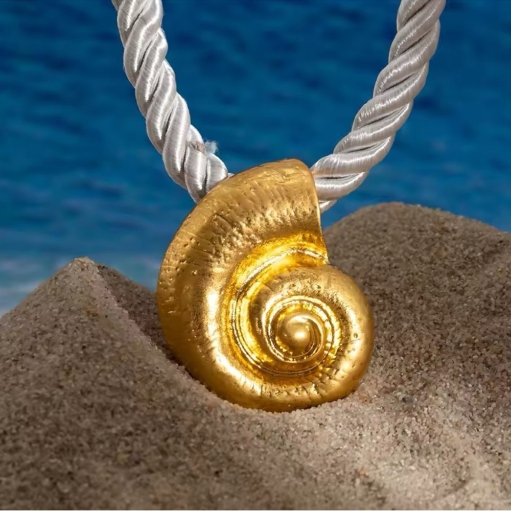 Gold Shell Necklace - Picture 1 of 5